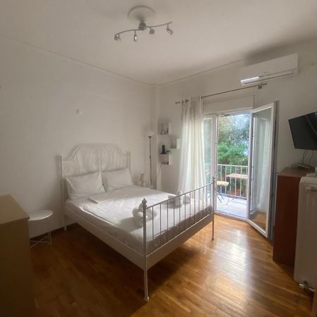 Modern, Ideally Located Studio Apartment เอเธนส์ ภายนอก รูปภาพ