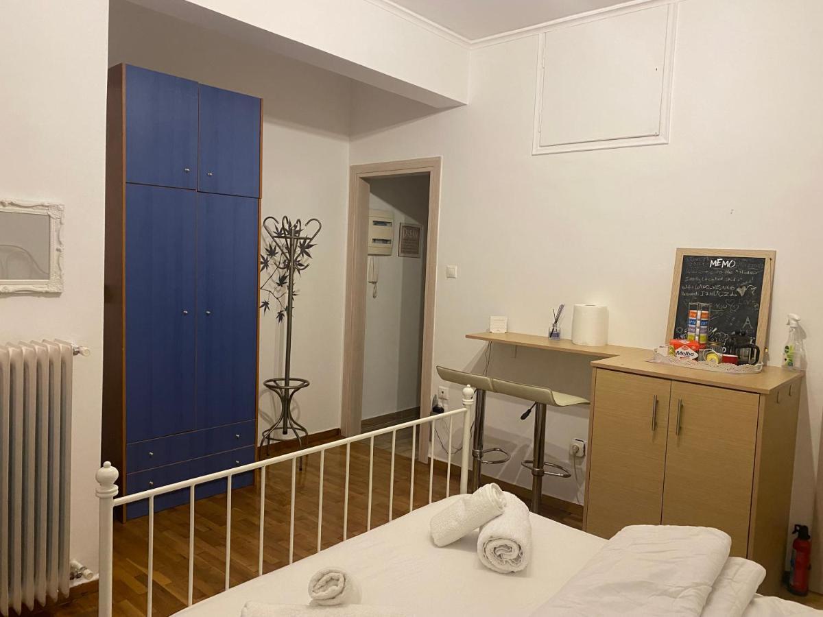 Modern, Ideally Located Studio Apartment เอเธนส์ ภายนอก รูปภาพ