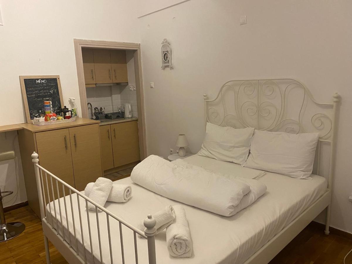 Modern, Ideally Located Studio Apartment เอเธนส์ ภายนอก รูปภาพ