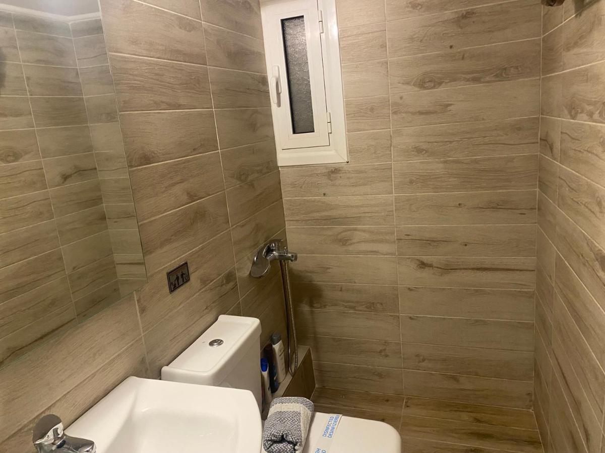 Modern, Ideally Located Studio Apartment เอเธนส์ ภายนอก รูปภาพ