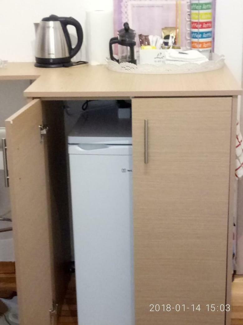 Modern, Ideally Located Studio Apartment เอเธนส์ ภายนอก รูปภาพ