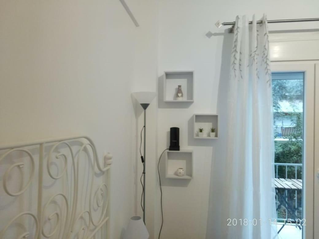 Modern, Ideally Located Studio Apartment เอเธนส์ ภายนอก รูปภาพ