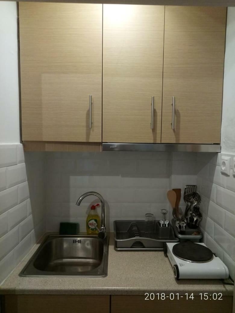 Modern, Ideally Located Studio Apartment เอเธนส์ ภายนอก รูปภาพ